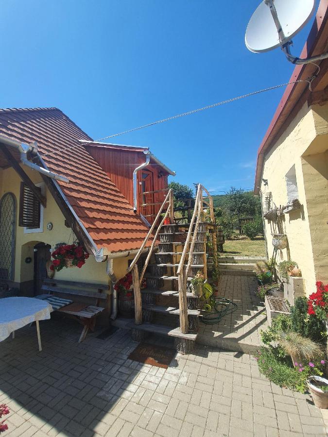 Dalia Apartmanok Csopak Exterior foto